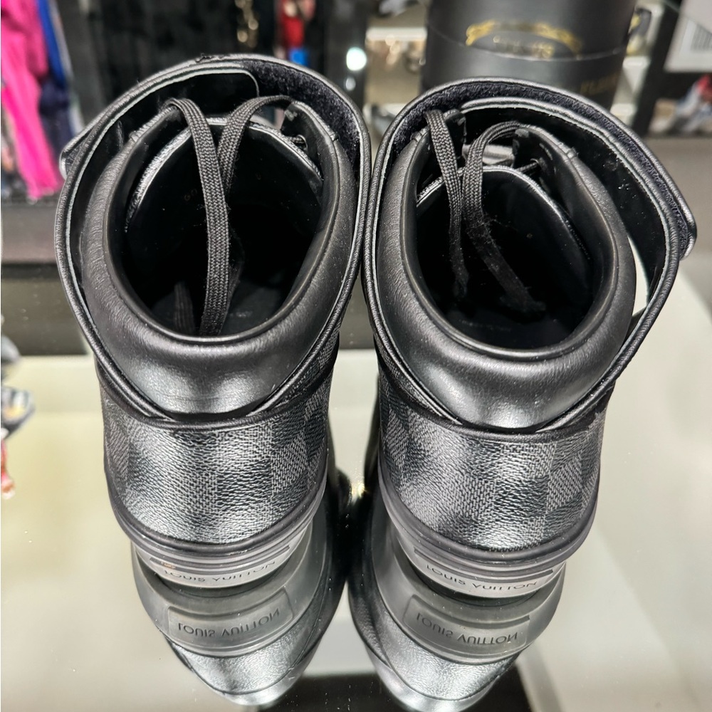 Louis Vuitton men’s sneakers - Picture 2 of 4